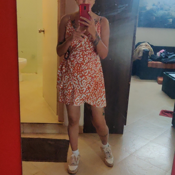 Abstract print wrap dress - Picture 6 of 7